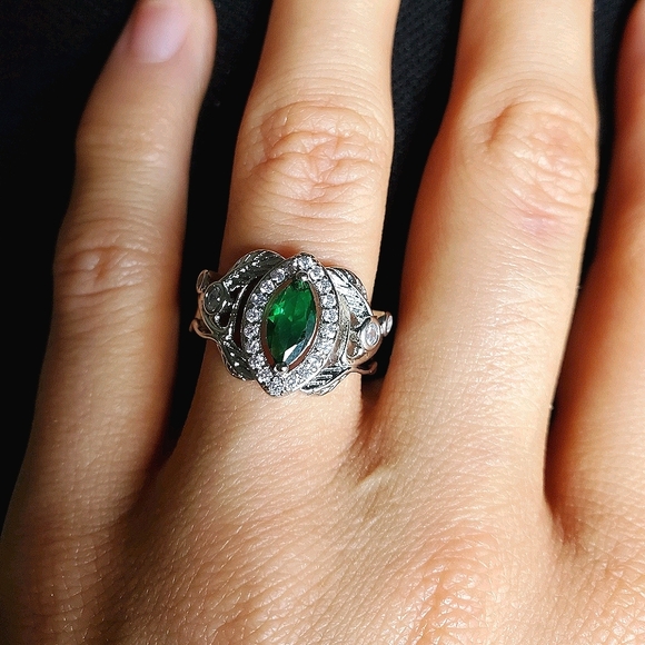 New Gorgeous Emerald Wedding Ring - Picture 3 of 7